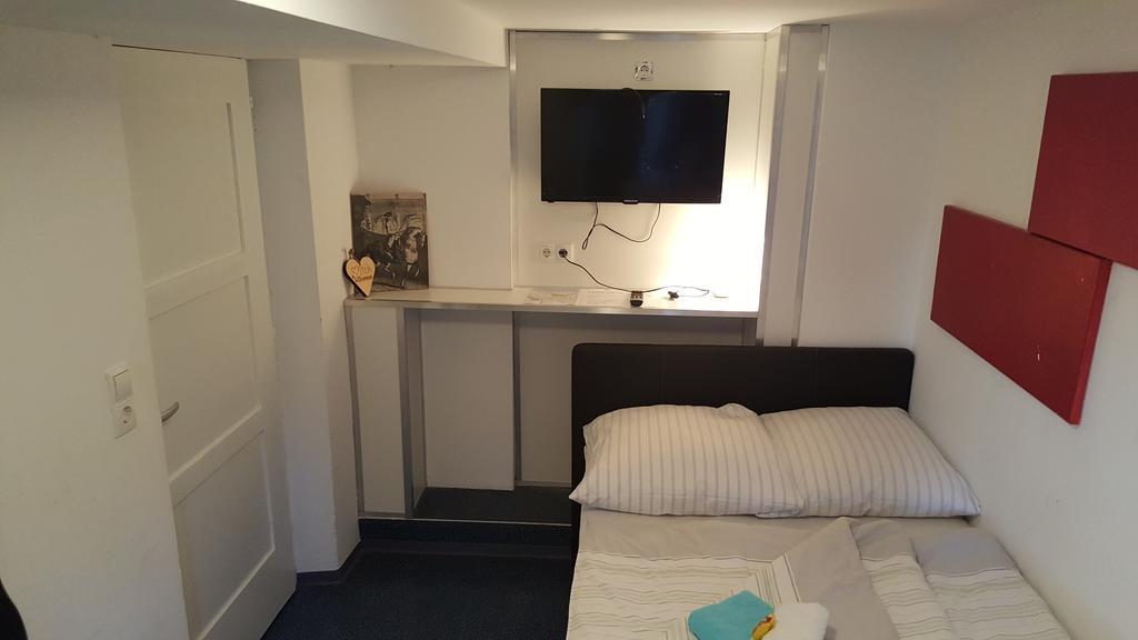 Hostel Villa Viva ブレゲンツ エクステリア 写真